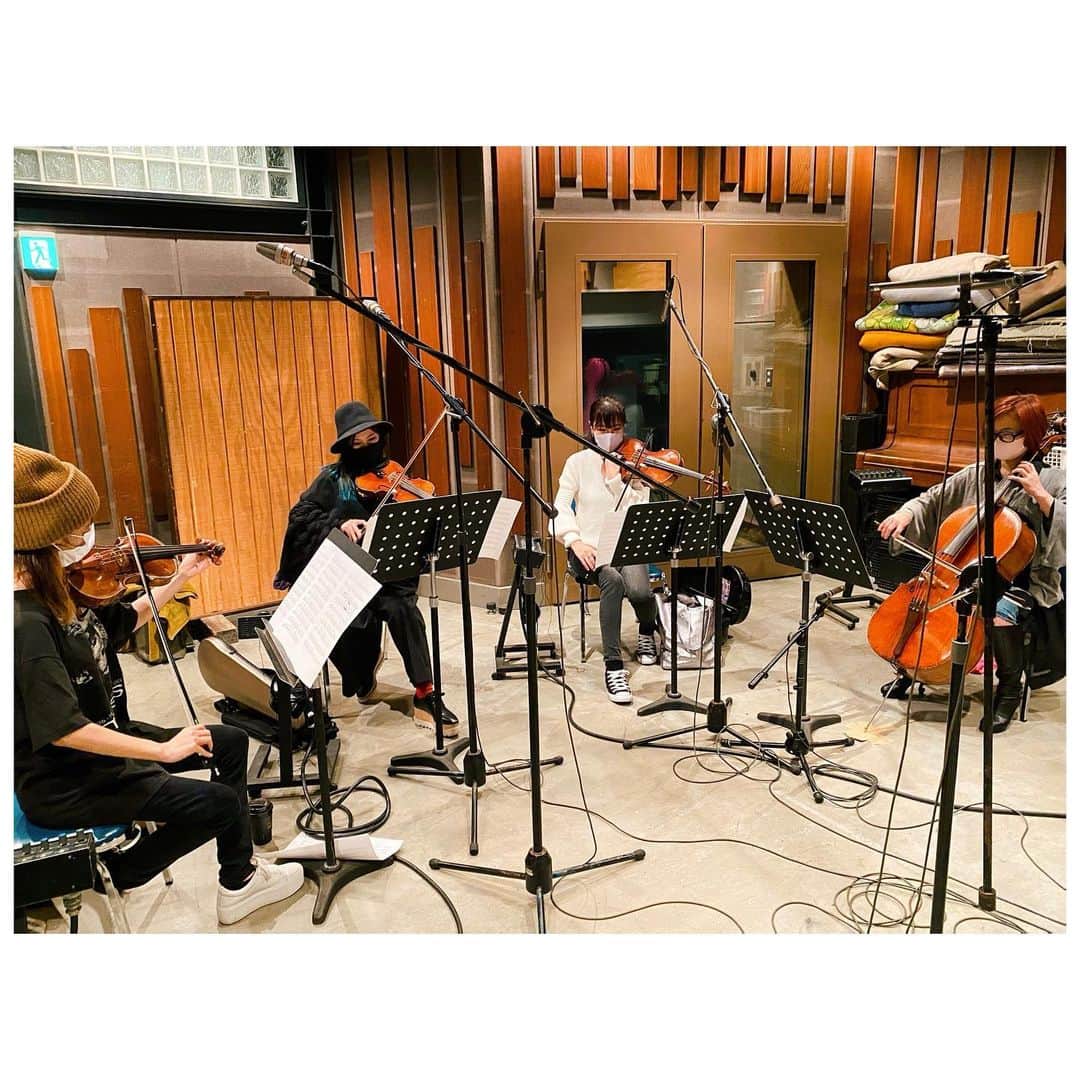 大塚愛さんのインスタグラム写真 - (大塚愛Instagram)「今日は今からカルテットRECに参加します。  AIO　　#recording  #弦　#ヴァイオリン」11月25日 19時42分 - aiotsuka_official