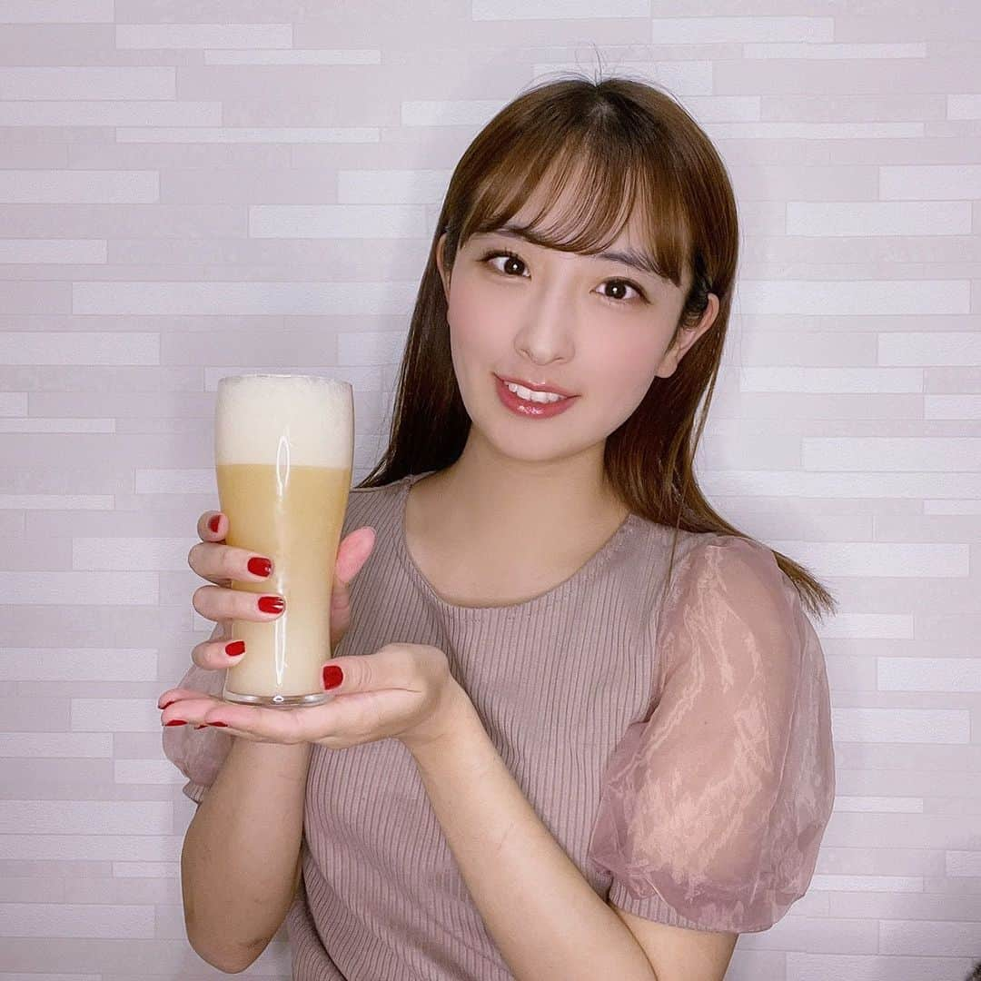 井口眞緒のインスタグラム：「家で簡単に作れる美味しいビアカクテルを見つけました🍺  アサヒスーパードライと乳酸菌飲料で作る『ダブルカルチャード』です！  ビール初心者の人でも、美味しく飲めそうです！ ビール飲んだことない〜って人がいたら まずはダブルカルチャードからおすすめしたい✨  いつものビールにひと手間加えるだけで、気分も変わってとっても美味しかったです🥰  ハマりそう、、、💕  #アサヒスーパードライ #ダブルカルチャード #PR」