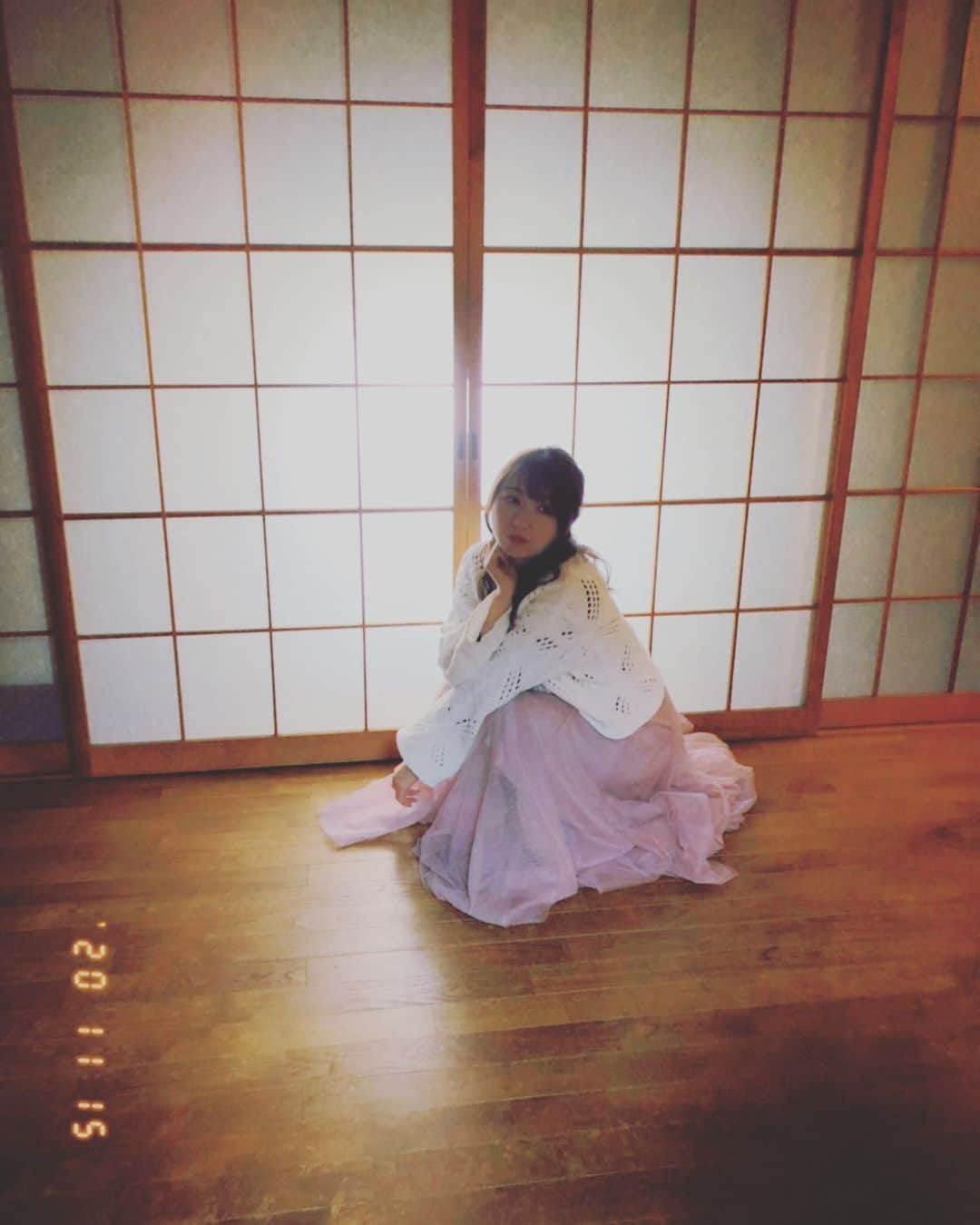 夏目樹里さんのインスタグラム写真 - (夏目樹里Instagram)「#Bright撮影会 in #千代田ヴィレッジ #オフショット by @kana_m826  かなちキャメラ📸💓 和風っぽくレトロ加工してみたよ〜🥰  📣⚡2021カレンダー予約販売中💓 第1次〆切は、12/10までで〜す😘 トップのURLからぜひチェックしてね👏✨」11月25日 19時59分 - juri_azure