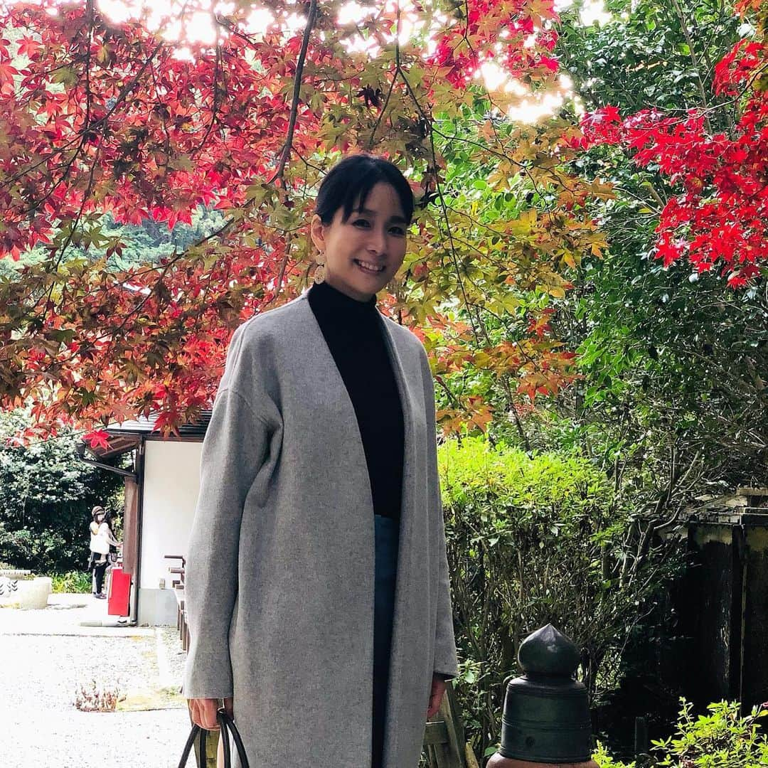 内田恭子さんのインスタグラム写真 - (内田恭子Instagram)「紅葉が美しい季節。せっかくだから一瞬だけマスク外してます。  #歩いて紅葉狩り #気持ちのいいお散歩 #寒くなってきたね #紅葉 #内田恭子 #kyokouchida」11月25日 20時02分 - kyoko.uchida.official