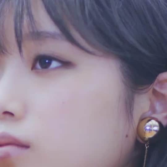 赤い公園のインスタグラム：「▶️MusicVideo▶️﻿ ﻿ 赤い公園「オレンジ」﻿ ﻿ ［YouTube］﻿ https://youtu.be/E0lNhfJQ9qA﻿ ﻿ 本日リリースの両A面シングル『オレンジ / pray』収録。﻿ #赤い公園 #akaikoen #オレンジ_pray」