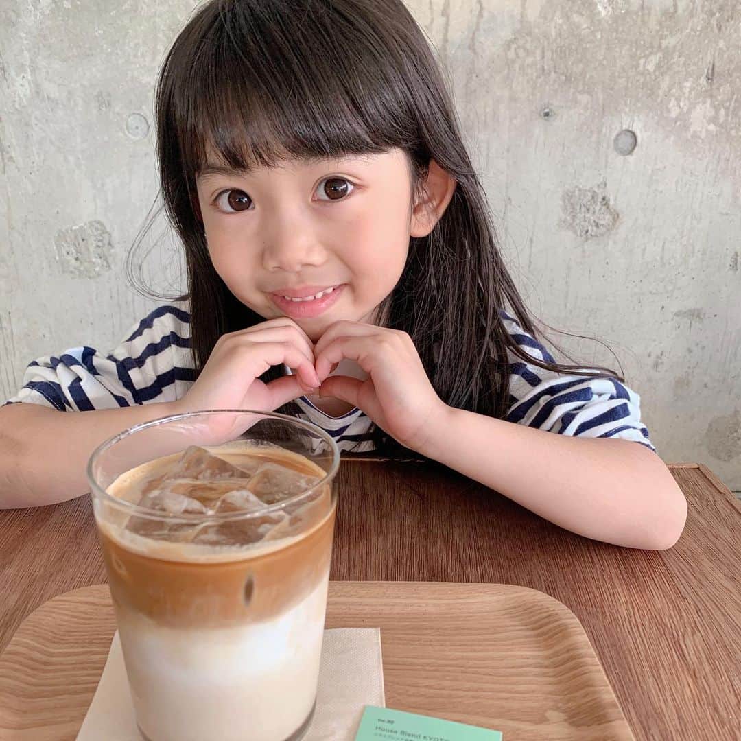 ともみさんのインスタグラム写真 - (ともみInstagram)「. ❤︎ . ガトーショコラにテンションあがるゆずさん🥰 . #cafe #ogawacoffeelaboratory」11月25日 20時05分 - yuzu_haru_18