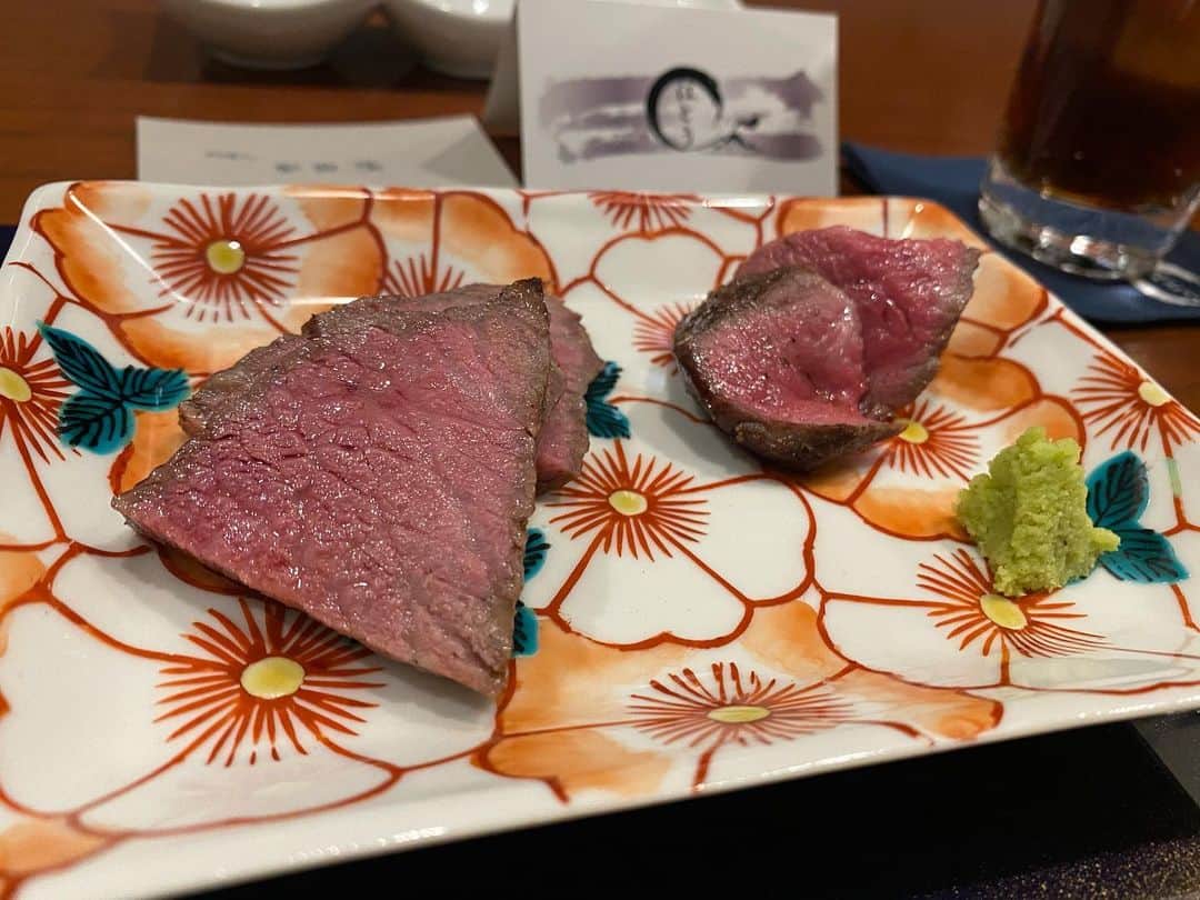 緒方友莉奈さんのインスタグラム写真 - (緒方友莉奈Instagram)「#肉 #うまい  #グルメ #グルメ好きな人と繋がりたい  #グルメスタグラム  #グルメ女子  #熊本県産 #日本食 #和食  ここの熊本を愛す気持ちが大好きで とにかく舞茸がうますぎました。 肉苦手な私がペロッと食べれたのは 優しい脂の料理だからなって❤️」11月25日 20時15分 - ogatayurina