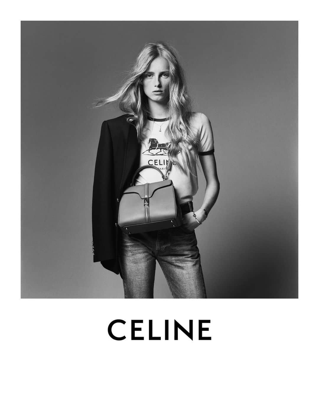 Celineさんのインスタグラム写真 - (CelineInstagram)「CELINE SPRING 21 CELINE SMALL 16 BAG IN TAN LEATHER   COLLECTION AVAILABLE IN STORE AND AT CELINE.COM   RIANNE PHOTOGRAPHED BY @HEDISLIMANE IN SAINT-TROPEZ IN JUNE 2020  #CELINE16 #CELINEBYHEDISLIMANE」11月25日 20時15分 - celine