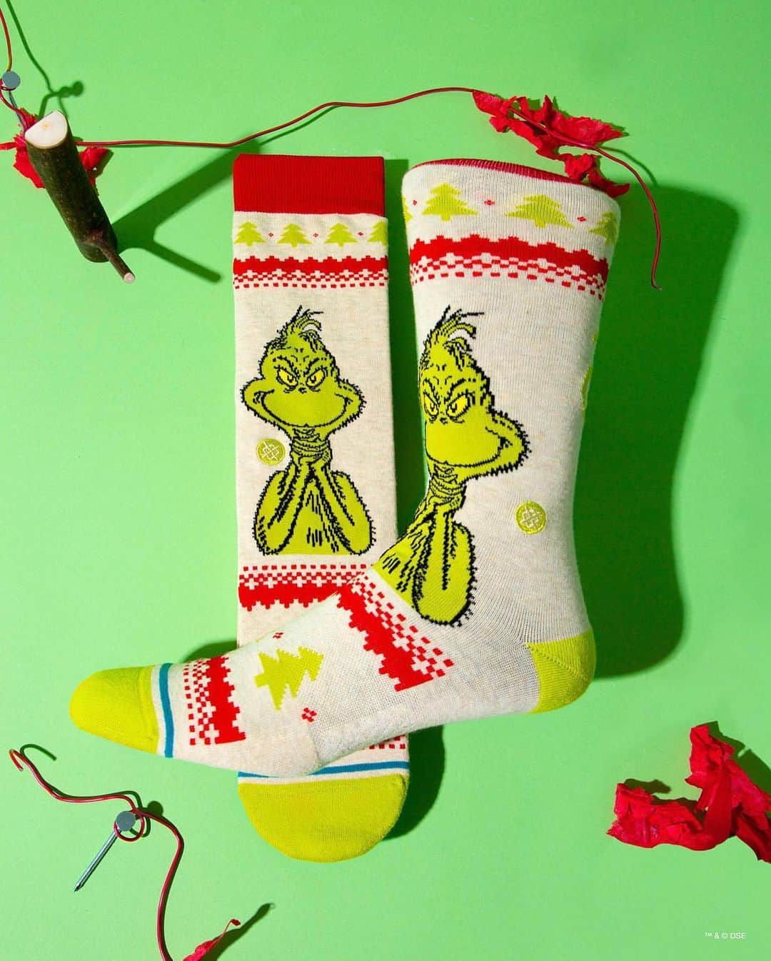 Stance Japanさんのインスタグラム写真 - (Stance JapanInstagram)「ギフトにお勧め🎁 1957年にドクター・スースが発表したアメリカの児童向け絵本『いじわるグリンチのクリスマス』の主人公グリンチ。いじわるで嫌われ者の緑色の怪物が、大嫌いなクリスマスの奇跡を通して改心するホリデーシーズンにぴったりなストーリーです。 #stanceギフト #グリンチ #ドクタースース」11月25日 20時09分 - stance_japan
