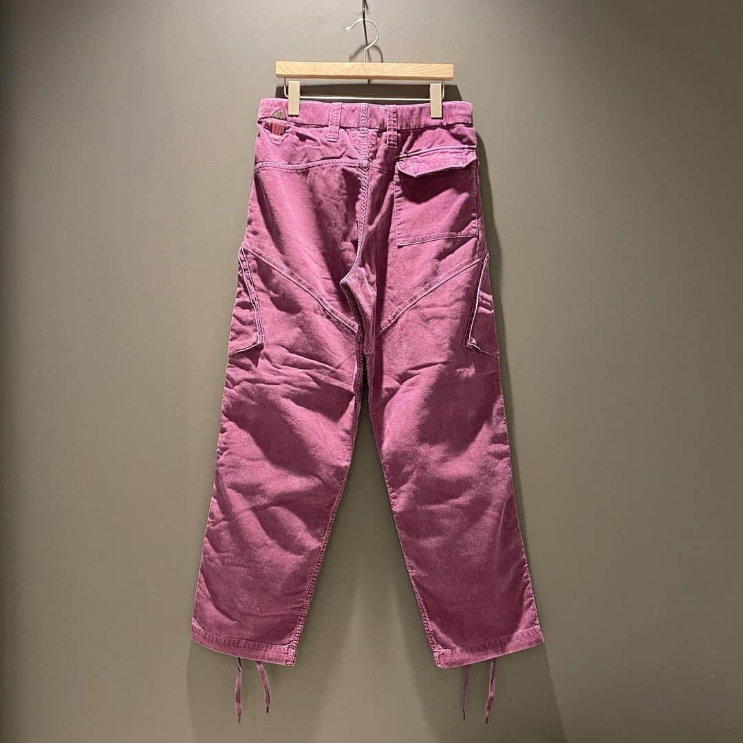 BEAMS JAPANさんのインスタグラム写真 - (BEAMS JAPANInstagram)「＜C.E＞ Mens OVERDYE CORD COMBAT PANTS ¥33,000+TAX Item No.11-24-2937 BEAMS JAPAN 2F ☎︎03-5368-7317 @beams_japan #ce #cavempt #beams #beamsjapan #beamsjapan2nd Instagram for New Arrivals Blog for Recommended Items」11月25日 20時10分 - beams_japan