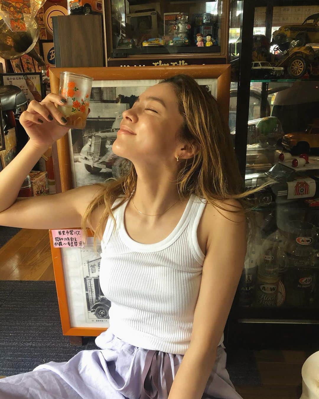 ステファニーのインスタグラム：「🍵 暑い日の麦茶が恋しい〜！！」