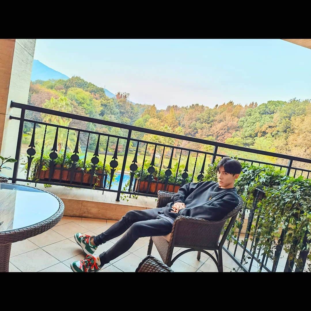 ダンソン・タンのインスタグラム：「房間陽台外風景 攝影 唐 上線 #DT #唐禹哲 #杭州」