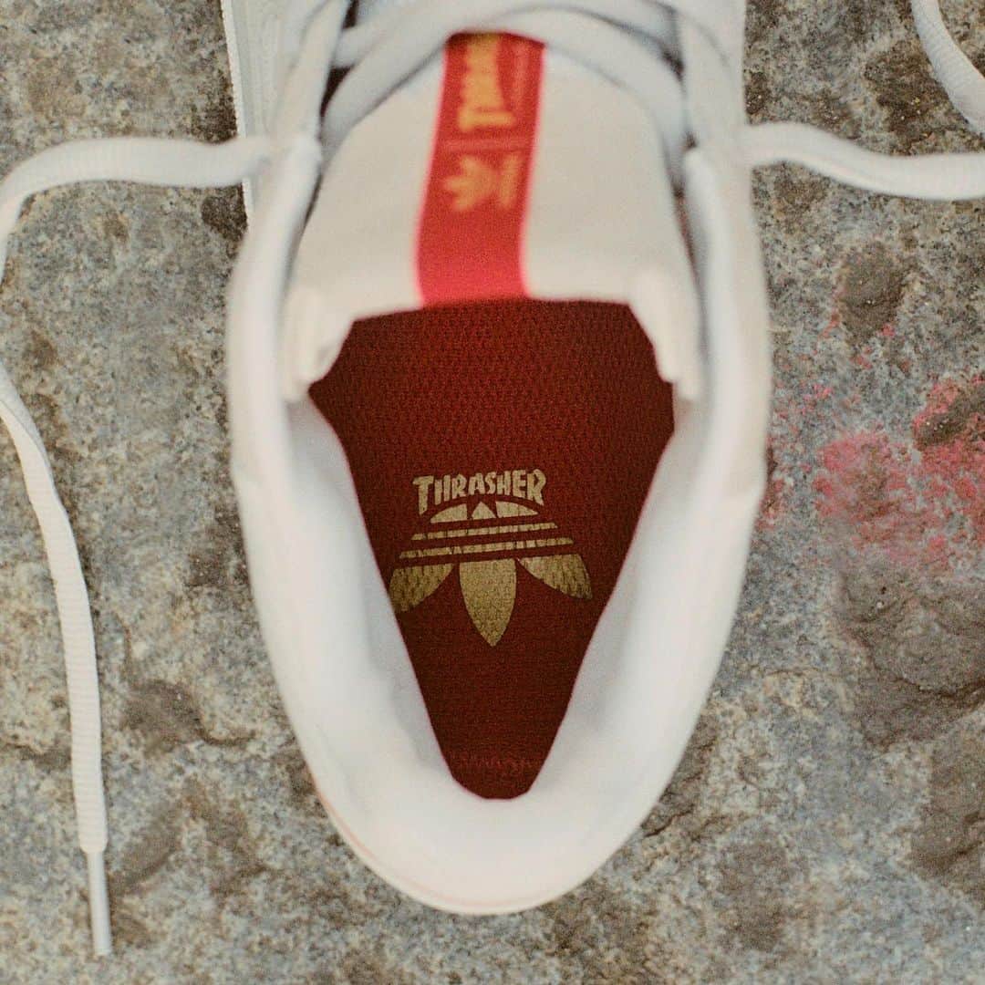 HYPEBEASTさんのインスタグラム写真 - (HYPEBEASTInstagram)「@hypebeastkicks: @thrashermag and @adidasoriginals have joined forces for a duo sneaker pack. The first pair is @enwhytj’s signature sneaker made from “Cloud White” suede and “Scarlet/Gold Metallic” details. Meanwhile, the second option is a Superstar ADV served in “Core Black/Scarlet/Gold Metallic” accompanied by accents such as an upside down Trefoil logo with Thrasher branding on the heel. Look for both to drop on @adidas’ website on November 28. ⁠⠀ Photo: adidas」11月25日 20時26分 - hypebeast