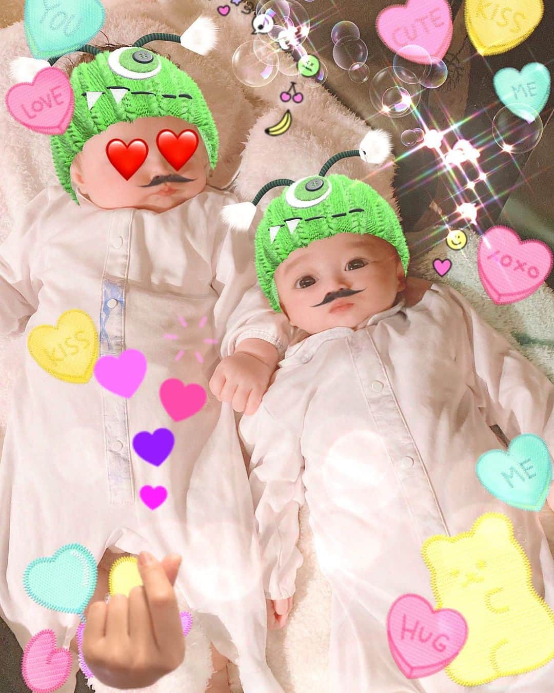 DJ JUICYのインスタグラム：「ZENくんとお友達シリーズ💜👶👶💙  1ヶ月違いの 男の子同士だからか、ずっと2人落ち着いてて同じポーズしたり、ぴったりくっついてて可愛いすぎた⤴️⤴️⤴️😍😍✨  お洋服は、babyDIOR でペアルック💕 ママ達は終始キュンキュンしてました〜🥰🥰🥰🥰🥰🥰🥰🥰🥰🥰🥰🥰  #息子#赤ちゃん#あかちゃんのいる暮らし#天使#baby#love#cute#babyboy#babyfashionista」