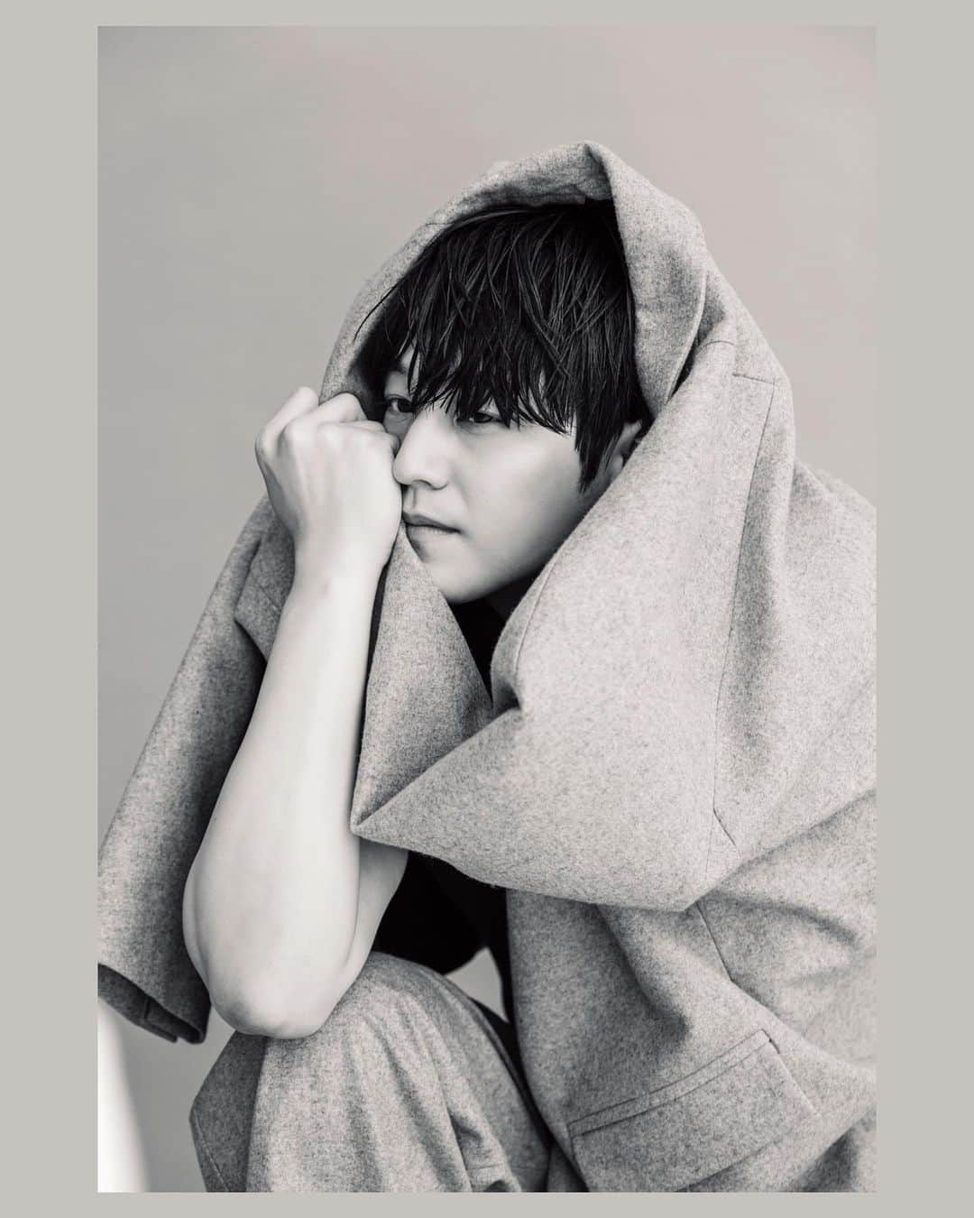 キム・ボムさんのインスタグラム写真 - (キム・ボムInstagram)「@ellekorea   Behind」11月25日 20時34分 - k.kbeom