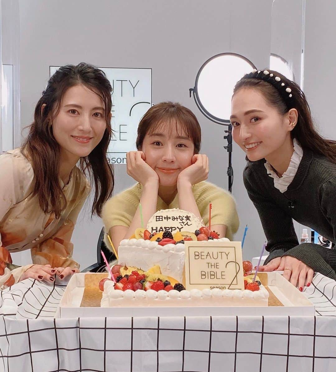 山賀琴子さんのインスタグラム写真 - (山賀琴子Instagram)「Happy  Birthday✨❤️﻿ ﻿ 11/23は田中みな実さんの﻿ お誕生日でした🎉﻿ ﻿ #BeautyTheBible の収録終わりに﻿ みんなでお祝いしました🎂✨﻿ ﻿ ﻿ ストーリーの方で田中さんの﻿ 素敵なコメントもあるので﻿ ぜひチェックしてください🥰﻿ ﻿ 改めておめでとうございます☺️✨✨✨﻿ ﻿」11月25日 20時34分 - kotokoyamaga