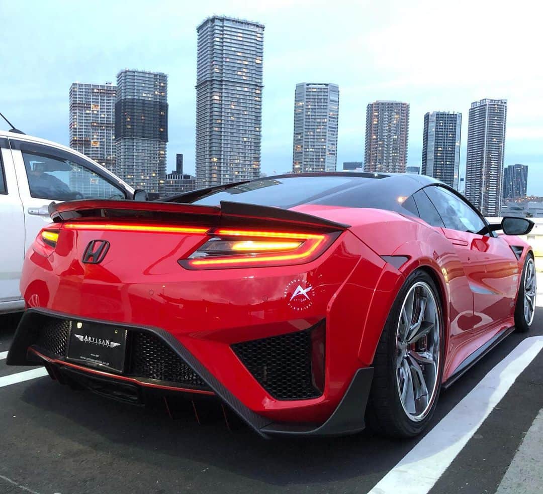 のインスタグラム：「HONDA NSX CAA-NC1 BODYKIT :  ARTISAN SPIRITS /// SPORTS LINE BLACK LABEL  www.artisanspirits.co.jp  #artisanspirits #artisan #アーティシャンスピリッツ #アーティシャン #blacklabel #acura #acuransx #nsx #hondansx #nsxgram #nsxprime #honda #evasivemotorsports #ravspecjdm #butlertire #jworksunlimited #premierautowerkz #suvproject #kanooperformance #car_life_staff #トラウム #車庫小舗 #nigeljdmparts #advancedautoperformance  #ottoautoservice #mr__lexus #jacksonguitars #leonhardiritt #yokohamatire」