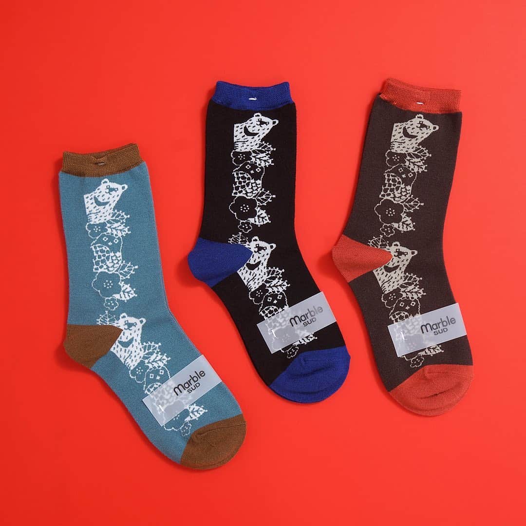 marbleSUD(マーブルシュッド) のインスタグラム：「1ヶ月後はクリスマス🎄 大事なあの人に、ウール混の可愛い靴下を贈りませんか🎁足も心もあったかホクホクになれそうですね。」