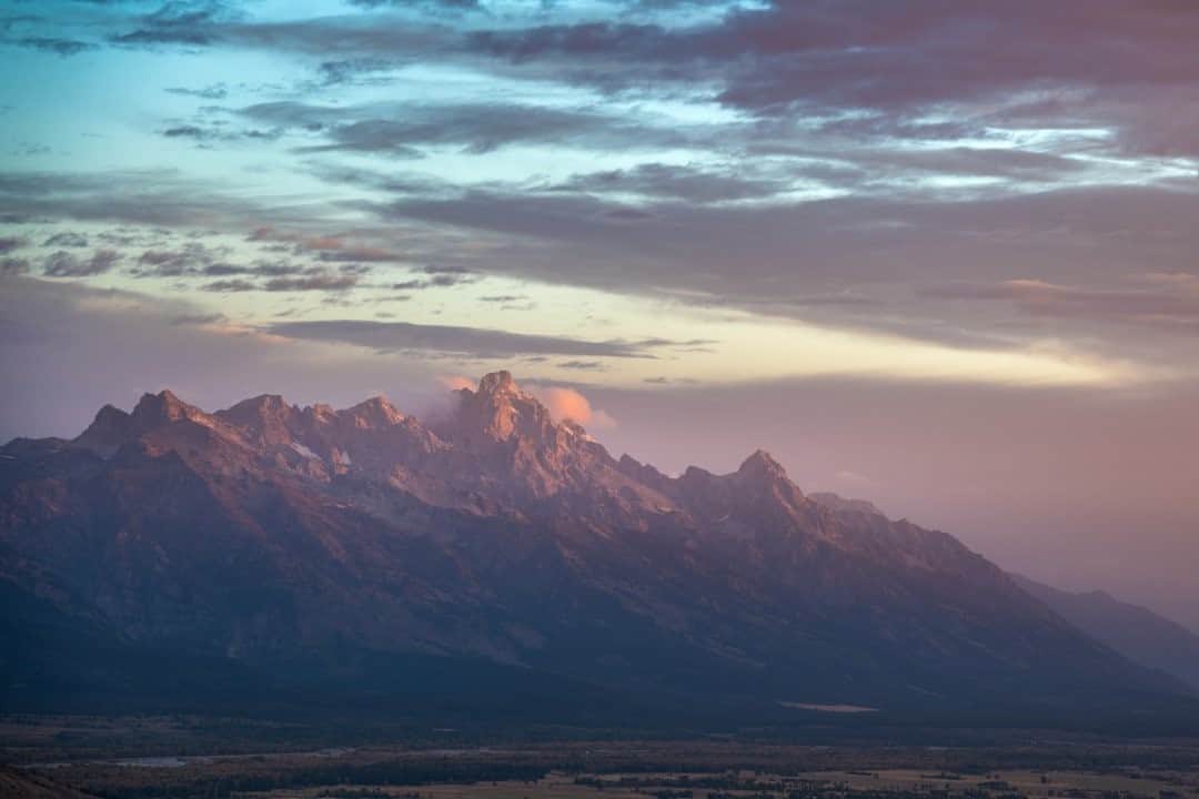 National Geographic Travelさんのインスタグラム写真 - (National Geographic TravelInstagram)「Photo by @michaelclarkphoto / The Grand Tetons loom above Jackson, Wyoming, at dawn. Some mornings you just get lucky with the clouds and the light; other mornings, not so much. That is part of the fun of photography. It is never the same. #wyoming #grandtetons」11月25日 20時38分 - natgeotravel