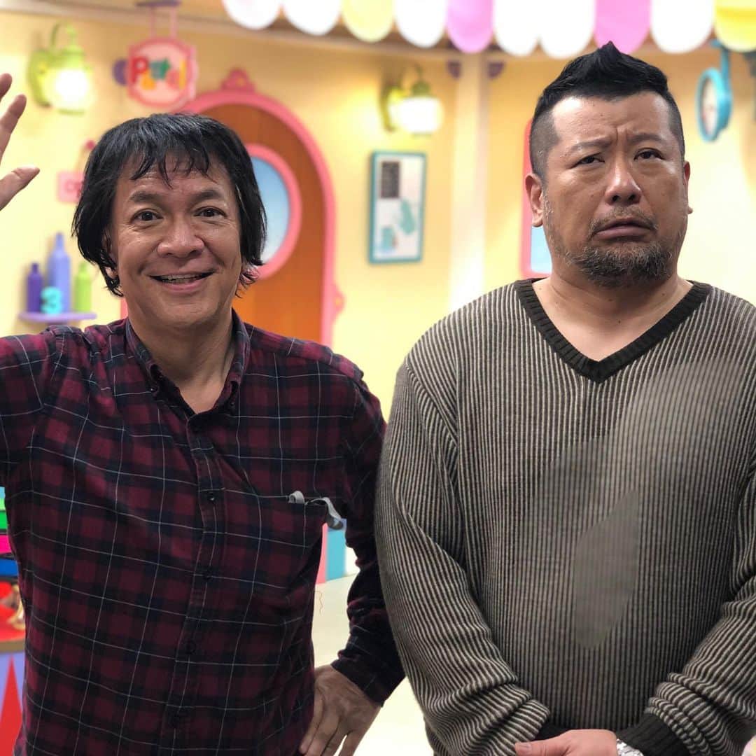 河崎実さんのインスタグラム写真 - (河崎実Instagram)「本日情報解禁 『ほんトカナ!?　ケンドーコバヤシの絶対に観ないほうがいいテレビ！』の演出やってます。観てね！  配信開始日:2020年12月２日(水)24:00より 視聴可能な配信会社: #Amazonプライムビデオ #ゲオTV  #U-NEXT #ふらっと動画 #ひかりTV #ツタヤTV #ビデオマーケット #GYAO！ストア #VIDEX 他 公式サイト：https://hontocana.jp/  衝撃の予告編公開!!  https://youtu.be/Z_dyrJY3wzo  「常に常識を超えたどうかしているわたしの作品群に、 トーク番組というジャンルで新たなものが誕生した。 「絶対観ないほうがいい」というのは反語で、「絶対観てほしい」わけだ。 見ないと絶対後悔するよ。」 （演出・河崎実［映画監督 『いかレスラー』『三大怪獣グルメ』ほか］） #ケンドーコバヤシ #橋本梨奈 #角由紀子 #河崎実 #配信」11月25日 20時38分 - kawasakiminoru