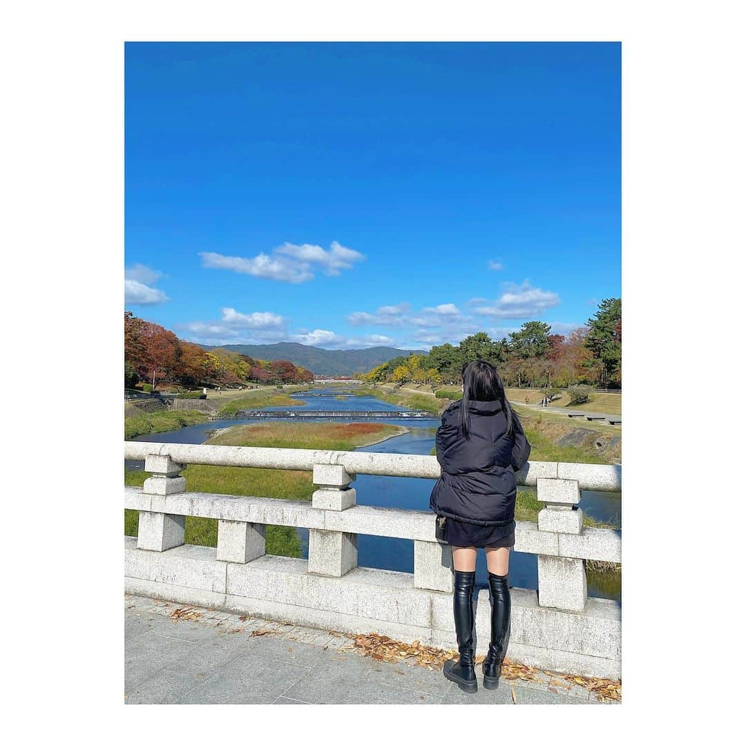 YURINAさんのインスタグラム写真 - (YURINAInstagram)「・﻿ 🌞🏞⛩🍁﻿ ﻿ ﻿ 📸 #北大路橋　photo by my father👨🏻﻿ ﻿ ﻿ ﻿ 今日はBsGirlsダイアリー更新してます🖤﻿ ﻿ 京都で食べた美味しいものたち🤤﻿ ﻿ 飯テロダイアリーです🍣🐟🌰🍠﻿ ﻿ ﻿ ﻿ 是非見て下さいね〜〜〜。﻿ ﻿ ﻿ ﻿ ﻿ 今日はもうお風呂に入って楽しみにしていた﻿ 音楽番組見ながらゆっくりしてます📺🛀﻿ ﻿ ﻿ ﻿ #オリックス #BsGirls #Bs2020 #avex﻿ #baseball #プロ野球 #ORIX #Buffaloes﻿ #超革新系 #勝紺 #京セラドーム大阪 ﻿ #ほっともっとフィールド神戸 #オリ姫 ﻿ #yurina_359  #BsGirls2020 #performer﻿ #dance #全力パフォーマンス #followme﻿ #高身長女子 #筋トレ女子 #黒髪ストレート ﻿ #野球好きと繋がりたい #インナーカラー﻿ #京都名所 #京都観光 #親子旅 ﻿ #紅葉シーズン #下鴨神社 ﻿」11月25日 20時50分 - yurina_bsgirls_359