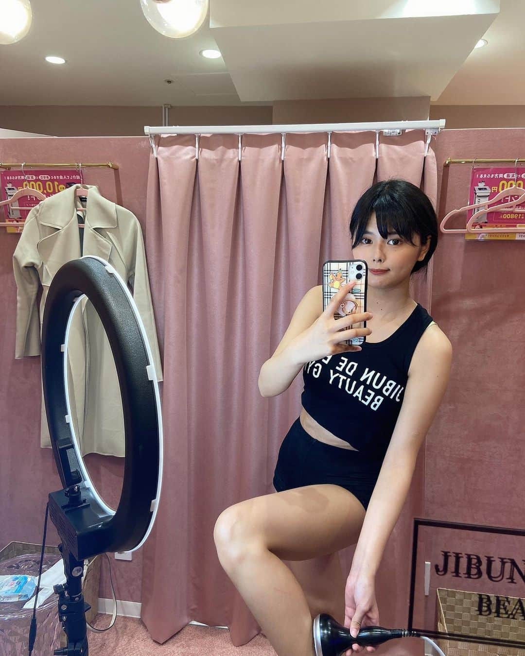 蒼山みことさんのインスタグラム写真 - (蒼山みことInstagram)「じぶんdeエステ（@jibunde_esute）さんにご招待していただき、早速柏マルイ店に行ってきました！ 実際にマシンを使って自分も体験しました😆  〜じぶんdeエステのポイント〜 ○誰もが知ってる有名エステと同じ痩身マシンや、1回数万円以上の小顔フェイシャルやイオン導入が使える！ ○キャビ、高周波（ラジオ波）、セルライト吸引、リフトアップマシンなど、総数1300台以上！！！ ○完全個室で、予約なし、定休日なしだからこそ、ジムのように毎日でも通えるからホント便利✨→通いたい放題会員は5990円〜 〜〜〜〜〜〜〜〜〜〜〜〜〜〜〜〜〜〜〜〜〜〜〜〜〜〜〜〜 じぶんでするのやったことないから不安だな…と思う方いると思います！ 優しいお姉さんが1から教えてくれるので初めての方でも安心してできますよ🙆‍♀ 体験は、もちろん無料なのでぜひ行ってみてね！ あと、7月29日に有楽町マルイ店がNEWオープン‼️したんだって、そこにはメンズ👨♂もあるらしいから、ぜひ男性の方も行ってみてね😆 最後に、じぶんdeエステでは月額¥19,800〜 マシンレンタルも開始してるんだって！  ぜひみなさんも行ってみては😳  #じぶんdeエステ #セルフエステ #エステ通い放題 #じぶんde女子」11月25日 20時50分 - mikoto__aoyama0917