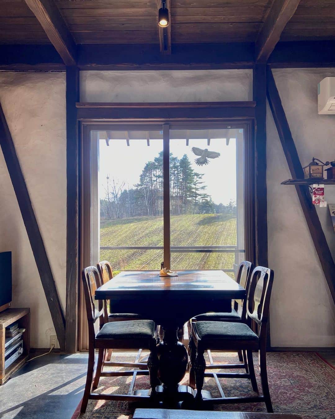 岩本憧子のインスタグラム：「. 今日のお休みは、 美麻珈琲へ☕️ . . 素敵な空間と美味しすぎるコーヒーとケーキに癒されました💕 . . #美麻珈琲 #cafe #cafetime  #素敵空間」