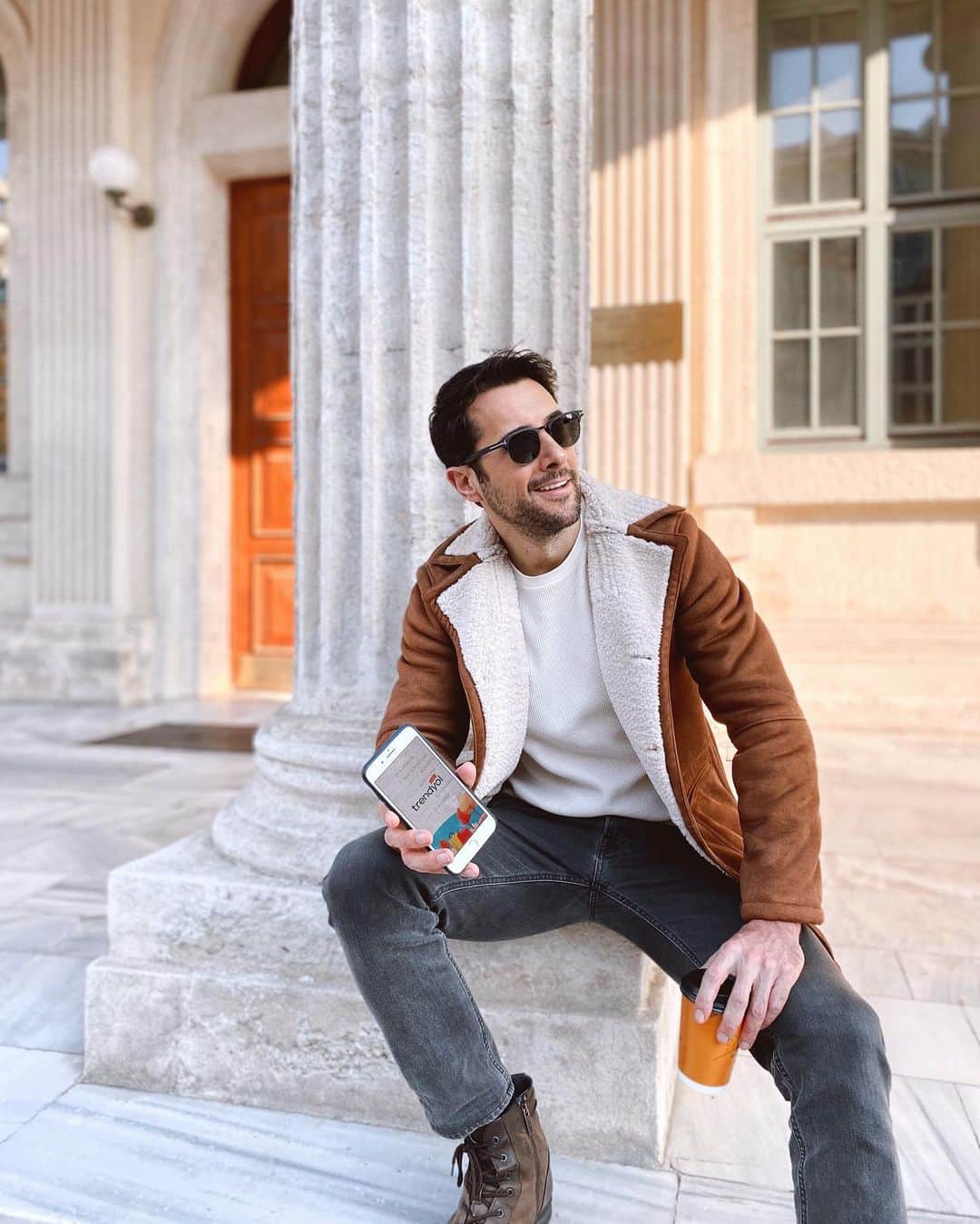 Sezgin YILMAZのインスタグラム：「Arkadaşlar bakın indirim değil, efsane indirim! 🚀 Trendyol Efsane İndirim Günleri başladı, ben alışverişe başladım sonra duymadım, görmedim, bilmiyorum demeyin! 😎」