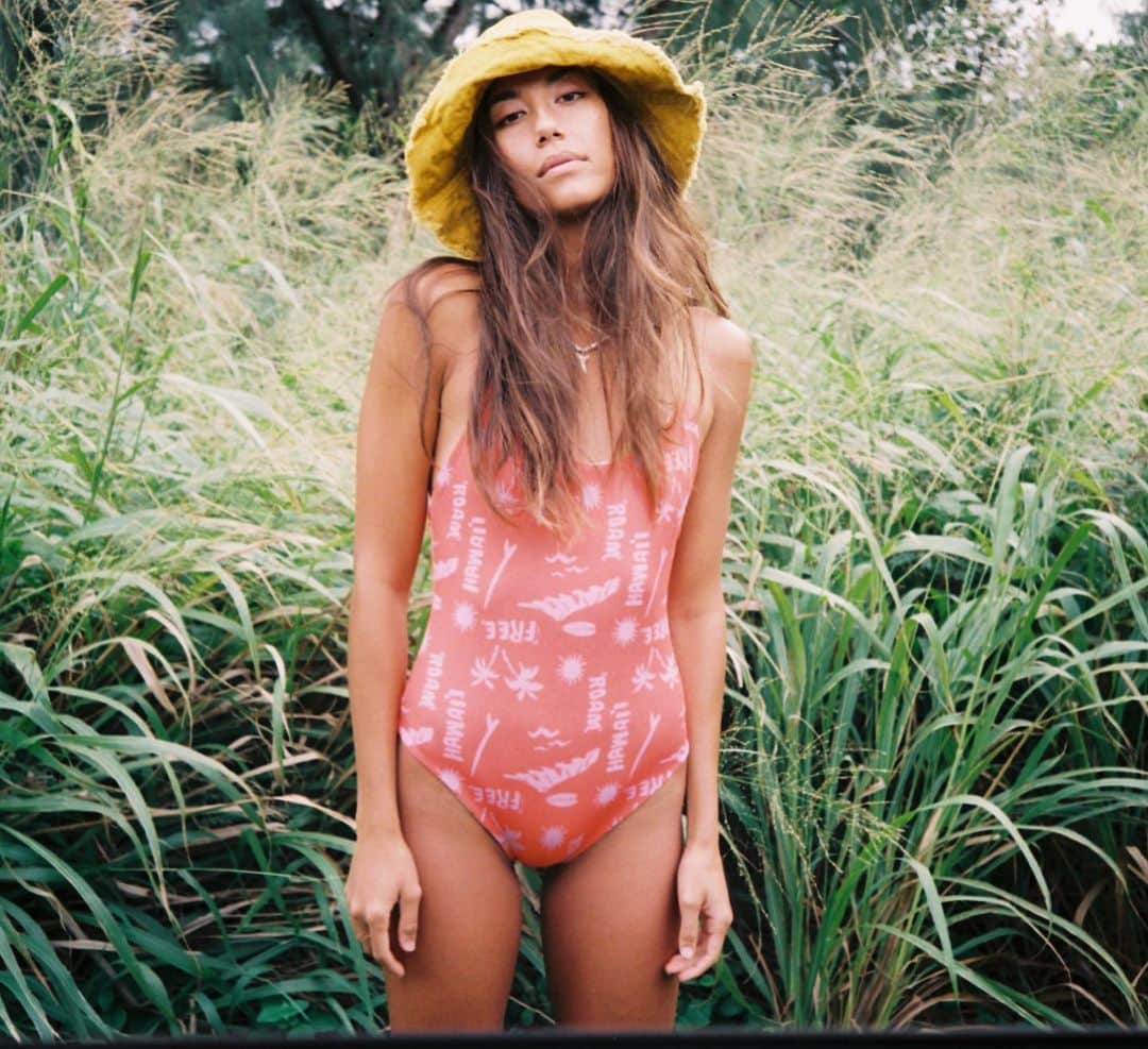 マリア・マーフィーのインスタグラム：「new new ❤️ @roamhawaii x @cassandrarull」