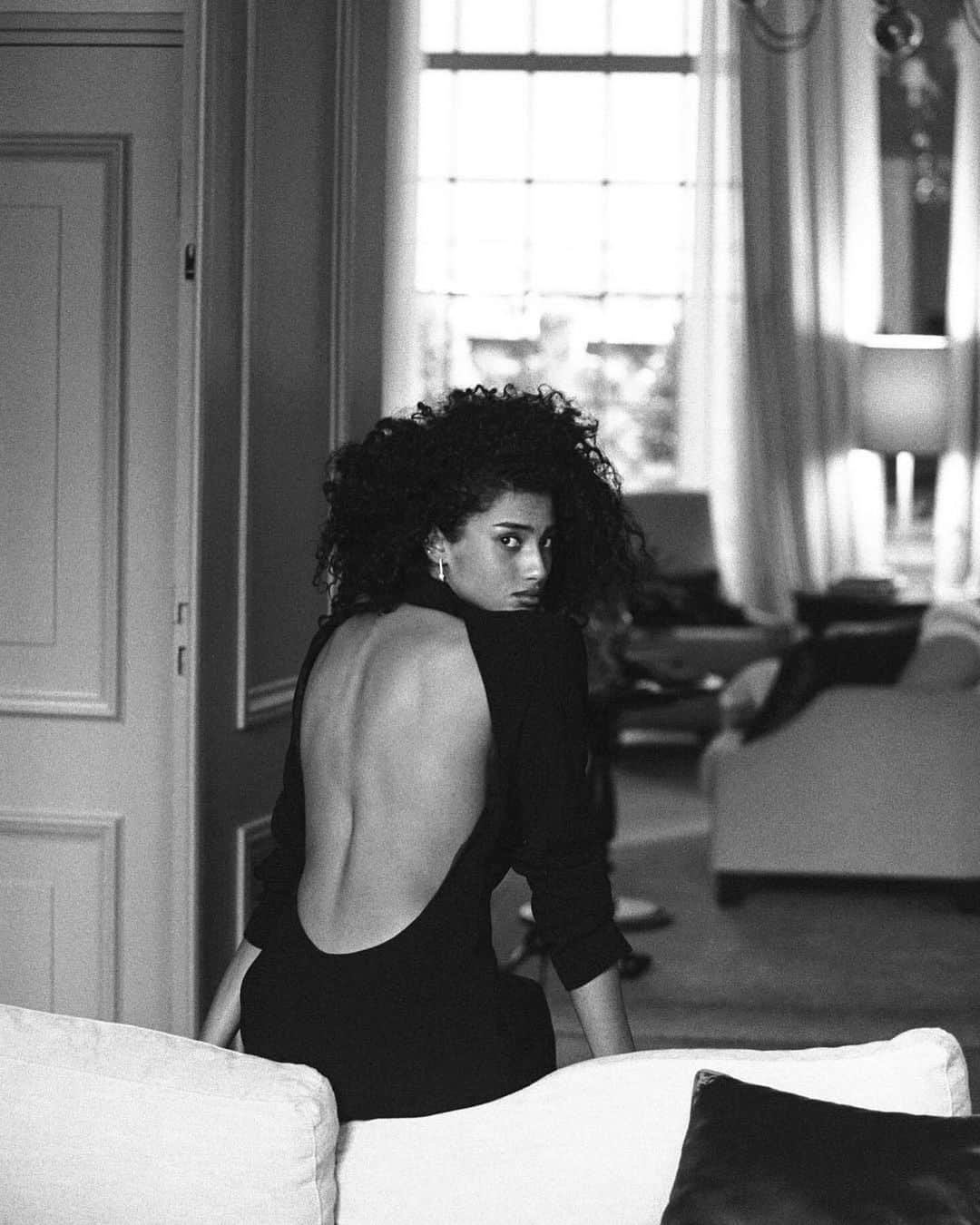 Harper's BAZAARさんのインスタグラム写真 - (Harper's BAZAARInstagram)「@ImaanHammam didn’t set out to be a role model. She was just never taught to be otherwise. The fashion model, who has graced countless international runways, magazine covers, and designer campaigns throughout her still-burgeoning career, has become a defining face for what a new-age supermodel not only looks like, but thinks like. This all makes her the perfect fit for her role as global ambassador of @ShestheFirst, an organization that “fights for a world where every girl chooses her own future.” “Being a woman and having this type of career and this job, I just felt like at some point I was like, ‘Oh, my God, I have to help women like me, or girls like me, to tell them and show them that you’re able to dream big and be able to pursue any kind of dream you have,’” she tells BAZAAR. Read the full interview at the link in our bio.  Photos by @dennisbranko」11月26日 6時24分 - harpersbazaarus