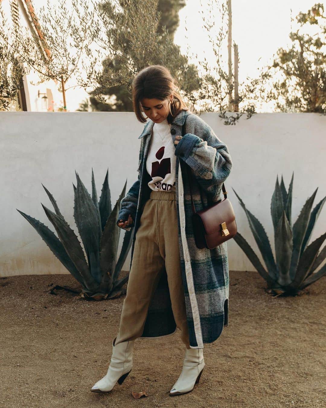 Collage Vintageのインスタグラム：「I can finally wear fall looks in LA, I missed them 🍂🍁」