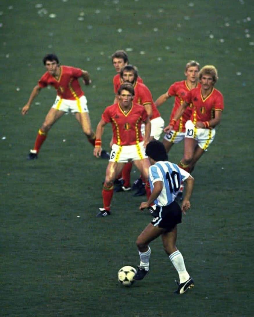 のインスタグラム：「Another Icon gone to soon RIP legend condolences to family and friends #diegomaradona #legend #icon」