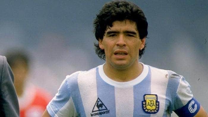 GAKU-MCさんのインスタグラム写真 - (GAKU-MCInstagram)「サッカーが大好きです。その魅力を僕に教えてくれた人がアナタでした。アナタみたいになりたくて毎日遅くまで左足だけでドリブルの練習もしました。テクニック、マリーシア、そして破天荒な生き方。その全てが魅力でした。ありがとう。#マラドーナ #rip #Maradona #Gracias」11月26日 6時42分 - gaku_mc