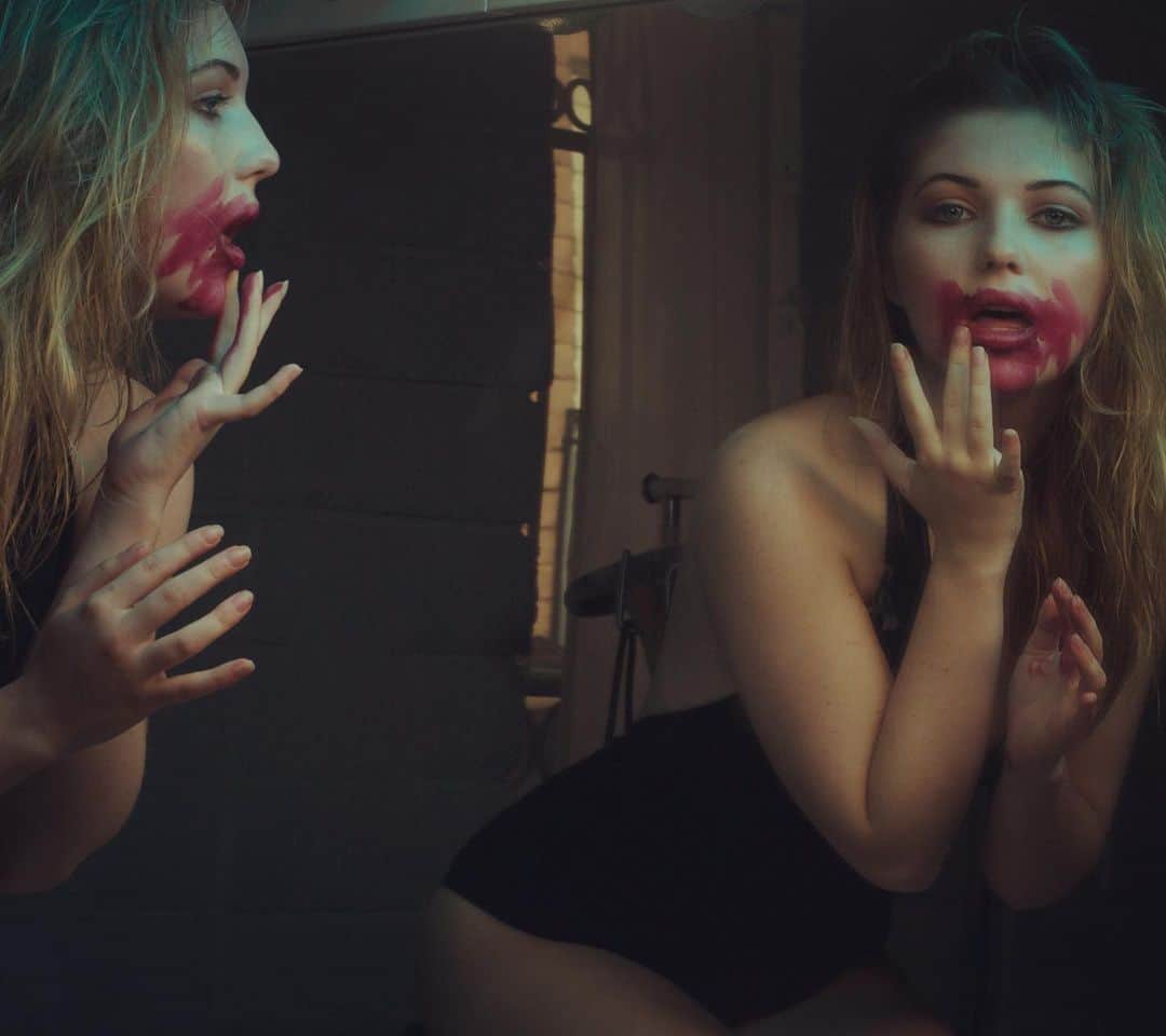 サミー・ハンラティのインスタグラム：「ME TOMORROW AFTER DEVOURING THE CRANBERRY SAUCE」