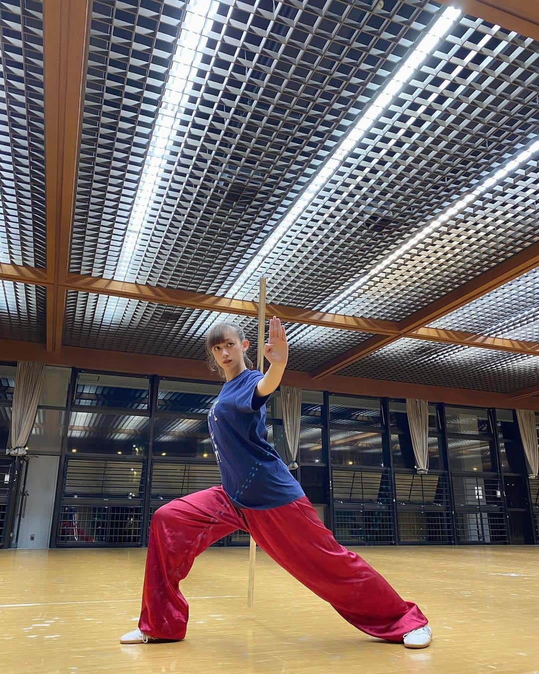 梨衣名さんのインスタグラム写真 - (梨衣名Instagram)「STOP⛔️  #kungfulife #wushu #中华武术 #武术 #功夫 #棍术 #猴棍」11月26日 7時10分 - leena3.1415926