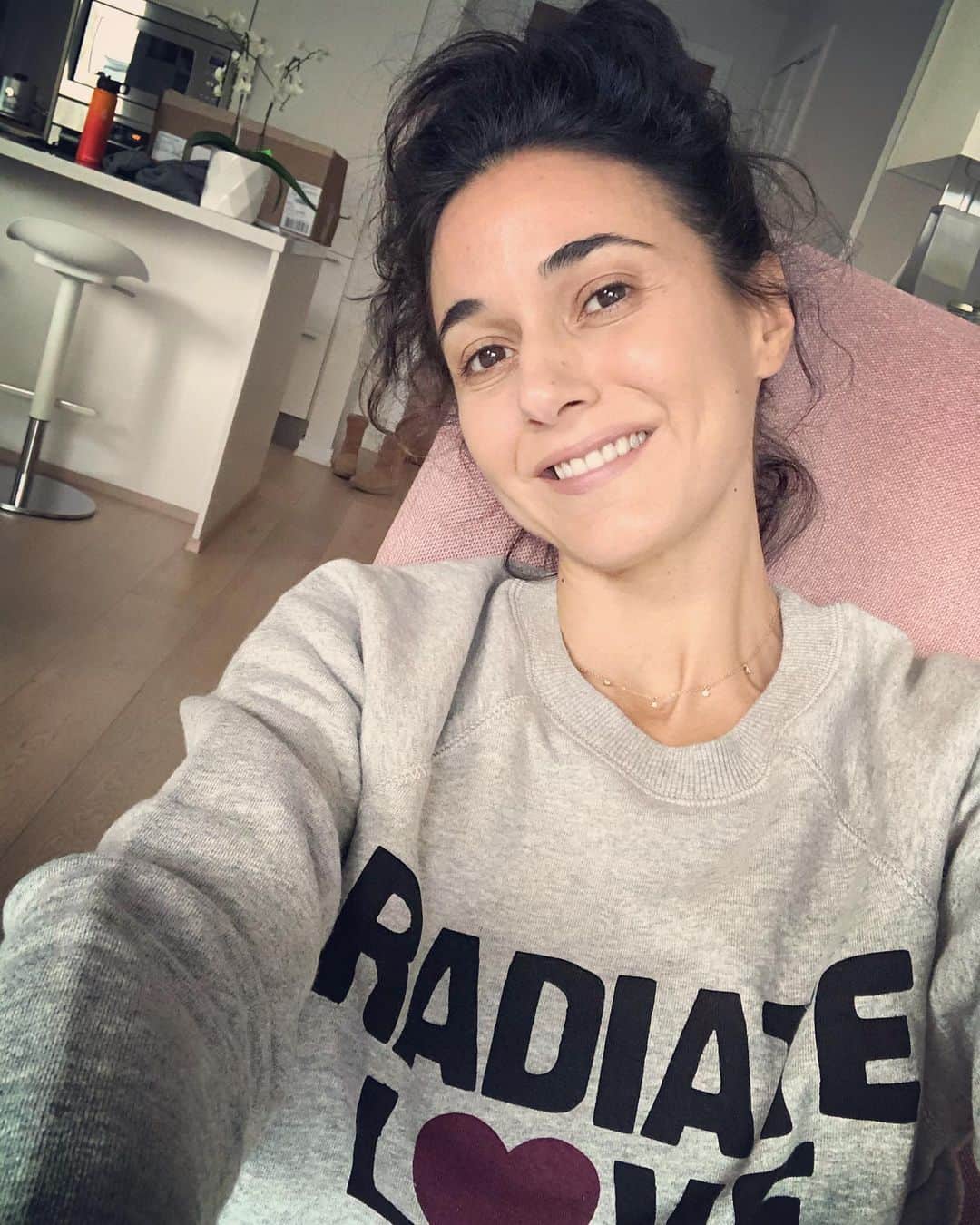 エマニュエル・シュリーキーのインスタグラム：「#RADIATELOVE  yup that’s all ❤️ @spiritualgangster @sassmarque」