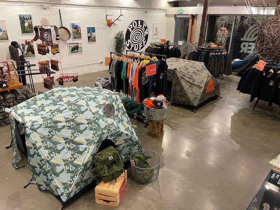Poler Outdoor Stuffさんのインスタグラム写真 - (Poler Outdoor StuffInstagram)「The wait for tents in finally over!! We are fully stocked with Coral Reef Green, Summit Camo Green, and Black tents. ALL 30% off this week! #polerstuff #campvibes」11月26日 7時03分 - polerportland