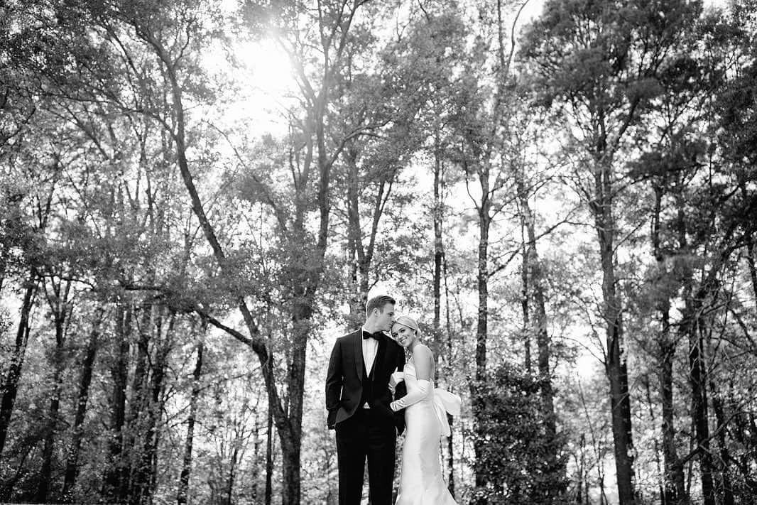 コリー・ロバートソンのインスタグラム：「Happy Anniversary @legitsadierob and @christian_huff Last year this day was absolutely magical, and now you are growing a little miracle inside of you! What a year!! It has been so sweet getting to spend it with you and watch you grow through all of the ups and downs of a first year of marriage. You are two of my very favorite people in the whole wide world! I love you so much, and am beyond excited to see all of the beautiful things God has in store for your marriage 🤍」