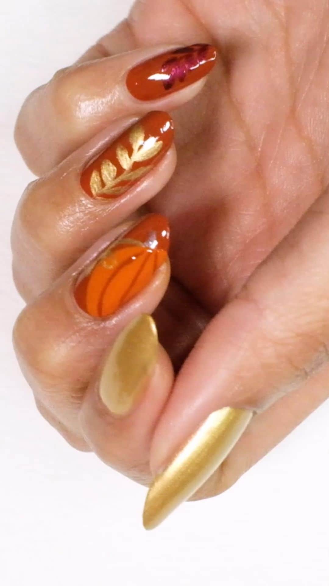 のインスタグラム：「Life is gourd with this #DIY Pumpkin Nail Art. 🍂  Nails by: @overglowedit   #nails #nailsofinstagram #nails💅」