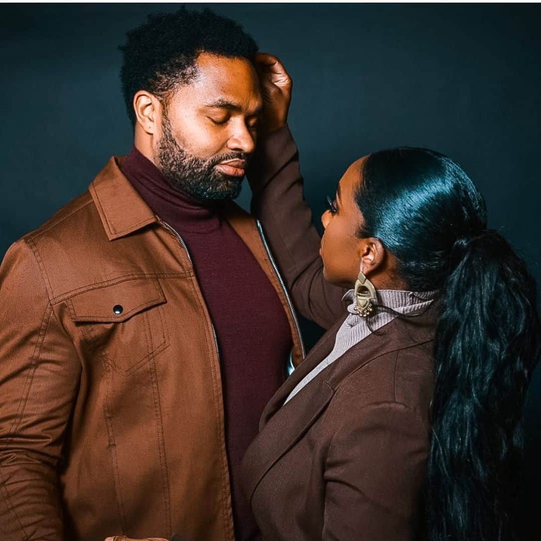 ジェロッド・マヨのインスタグラム：「REPOST @mrsmayo51   We all know how important it is to be celebrated. In a worldwhere Black men are already faced with overcoming major barriers, we can’t forget to show them love and say ‘we see you, king!’ ! @Bevel is making sure we do just that through their new “Created for Kings” campaign,set on recognizing Black men as the kings they are. @jerod_mayo51 you lead our family to the greatest heights, shattering stereotypes daily and I am so excited to partner with a brand that celebrates all that you are, let’s #bevelup babe. Swipe left to learn more!   #WeSeeYou👑 #BEVELUP #BEVELFAM #ad」