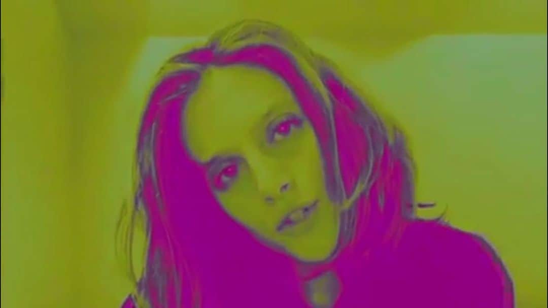 オーブリー・ピープルズのインスタグラム：「it is i  give my new page @s_w_a_m_p_z a follow to enjoy future musical extravaganza video coming tomorrow」
