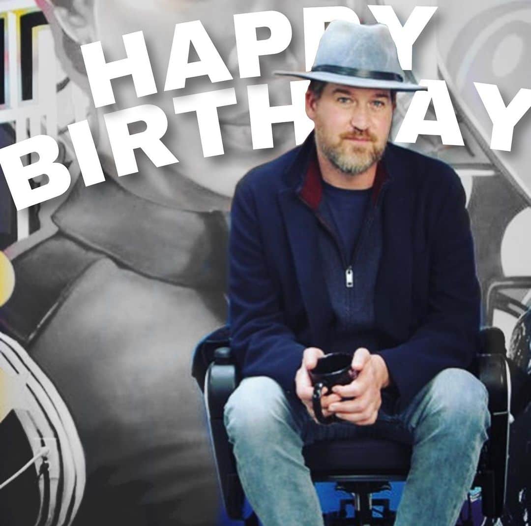 アダム・シャピロのインスタグラム：「Happy Bday to the legend @mr_kenneth_mitchell」