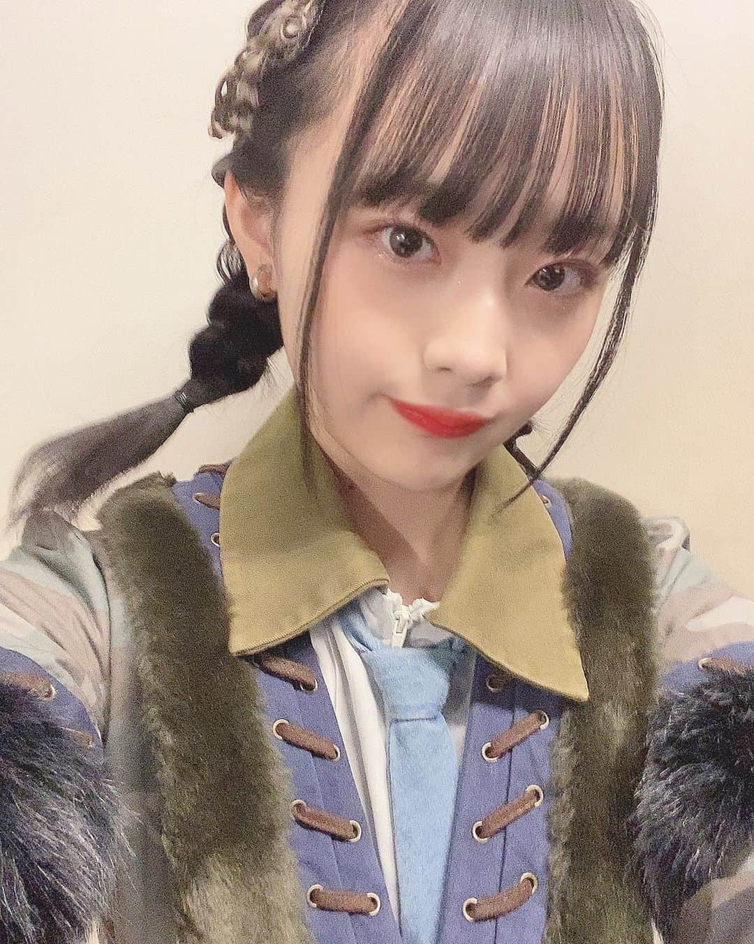 川嶋美晴さんのインスタグラム写真 - (川嶋美晴Instagram)「最終ベルが鳴る公演⸜❤︎⸝‍  衣装が全部可愛かったです。  普段から緑系統の衣装着ること多くて、この公演の衣装も青・緑の衣装多いので思ってたよりしっくりきたきがします！笑  最終ベルが鳴る公演をこれから精一杯頑張って早く チームKIIとして認めて貰えるように頑張ります！  これからよろしくお願いします🙏  #アイドル #アイドル衣装 #最終ベルが鳴る公演」11月25日 22時36分 - miharun_48