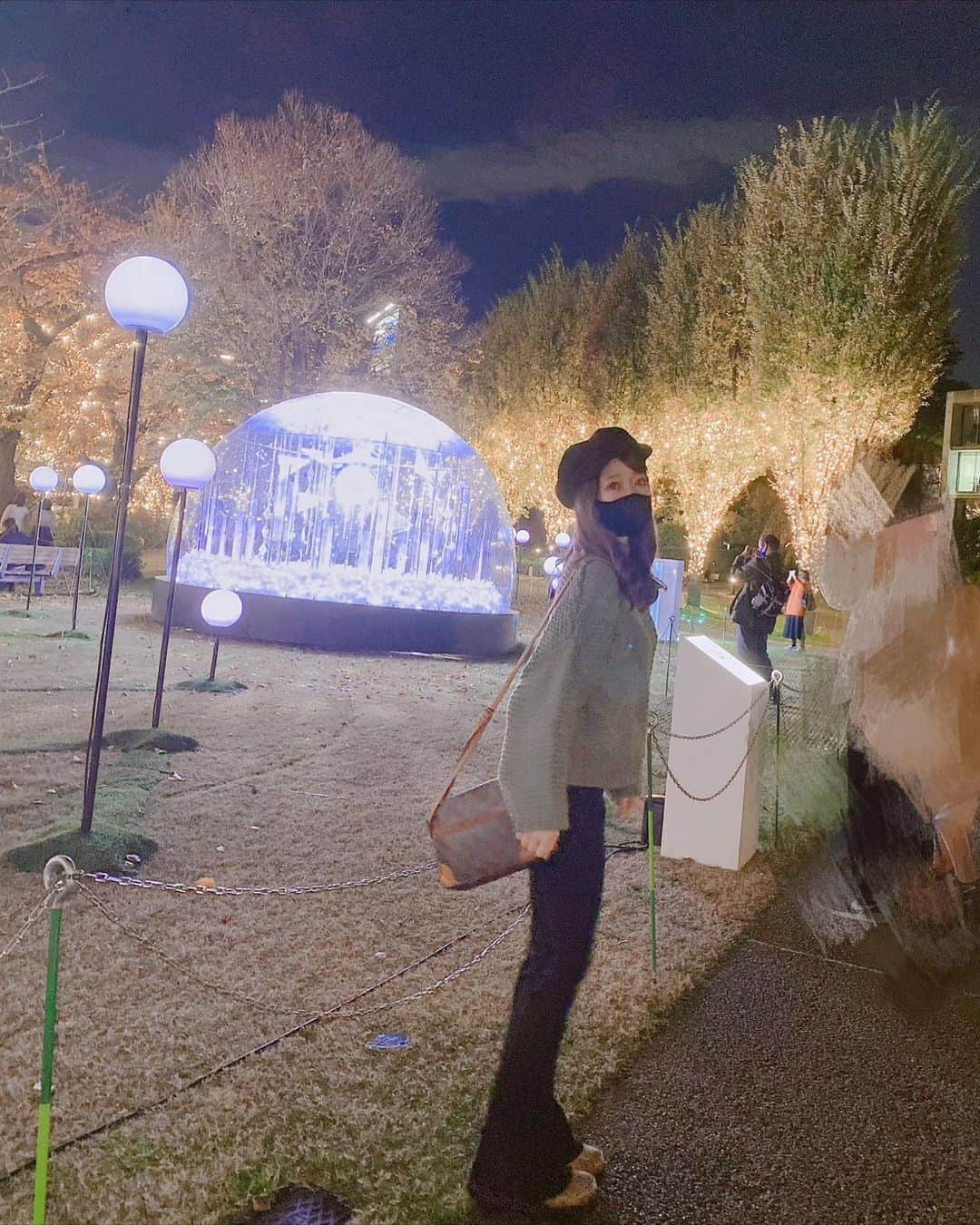 柏元萌華のインスタグラム：「Winter❄️ イルミネーション大好き！  今日は皆からコメントあったかかった〜 得意ではないけどSNSっていいよねっ😂☀️」