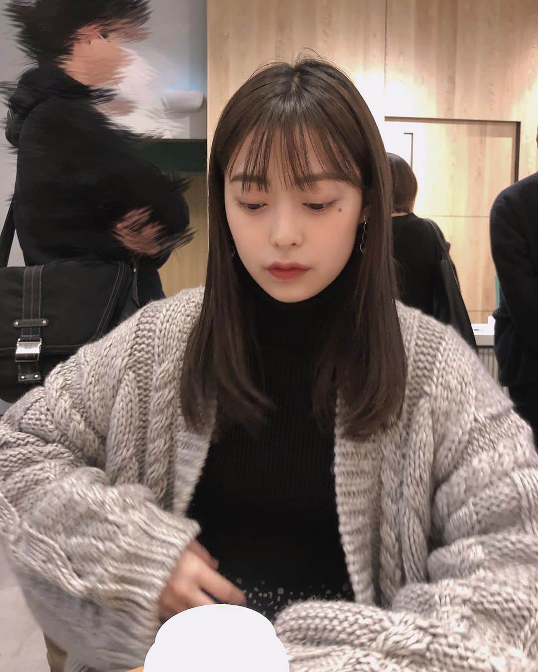 田崎さくらさんのインスタグラム写真 - (田崎さくらInstagram)「・﻿ ﻿ そういえば髪の毛切ったの✌︎﻿ 多分まったく気づかれない🥺﻿ ﻿ この日すごい風強かった🌪﻿ ﻿」11月25日 22時47分 - sakura_tazaki