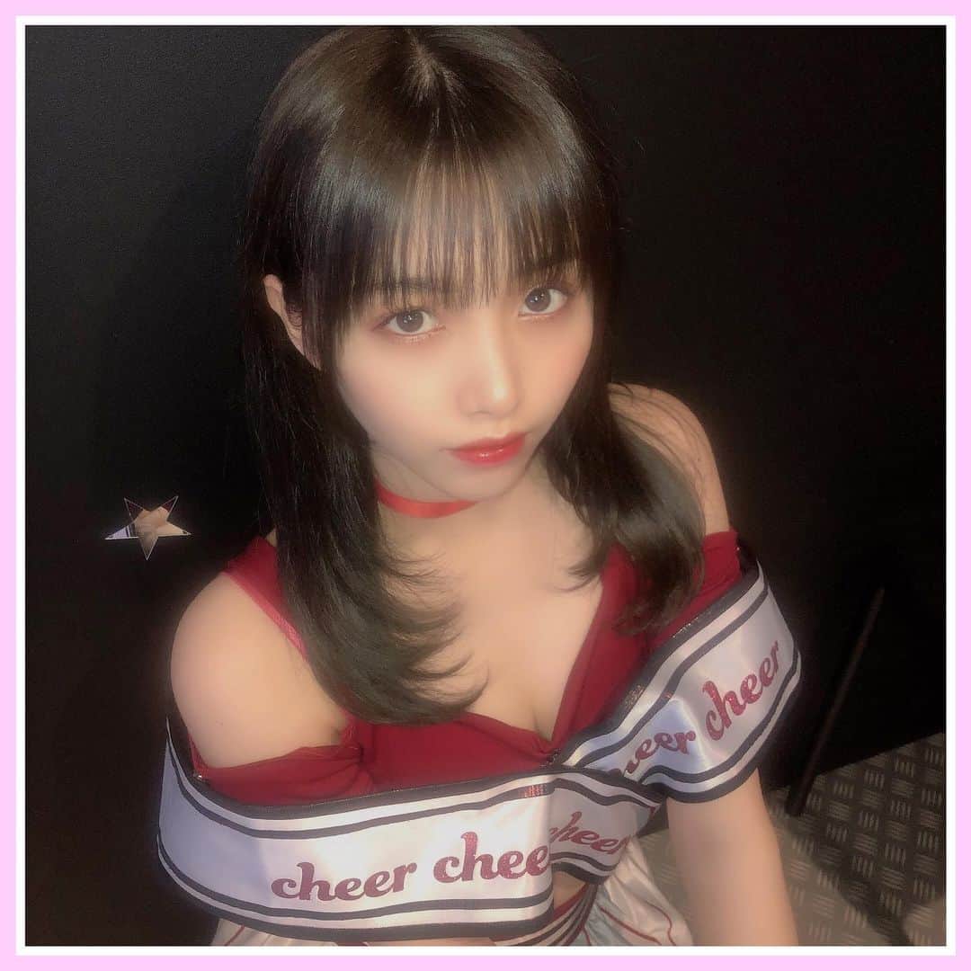のインスタグラム：「.﻿ ﻿ ﻿ ﻿ New hair ♡ !﻿ ﻿ 傷んでいた毛先を整えてもらって﻿ カラーも暗めに、トリートメントもしてもらいました 🧸♩﻿ ﻿ ﻿ ﻿ ﻿ ﻿ @air_t_shinba さん ありがとうございました(*´˘`*)♡  ﻿ #ヘアアレンジ #ヘアスタイル #髪色 #ヘアカラー #ヘアスタイル #hairstyle  #自撮り界隈 #自撮り #ゼロイチファミリア #selca #selfie #selfies #selcatime #selfiee #kawaii #kawaiigirl #셀카 #얼스타그램 #얼스타그램셀카 #셀스타그램 #自撮り #自撮り女子 #idol #japanesegirl #cosplay #likeforlikes #instagood #cosplaygirl #ビジョビ @b_b_j.j」