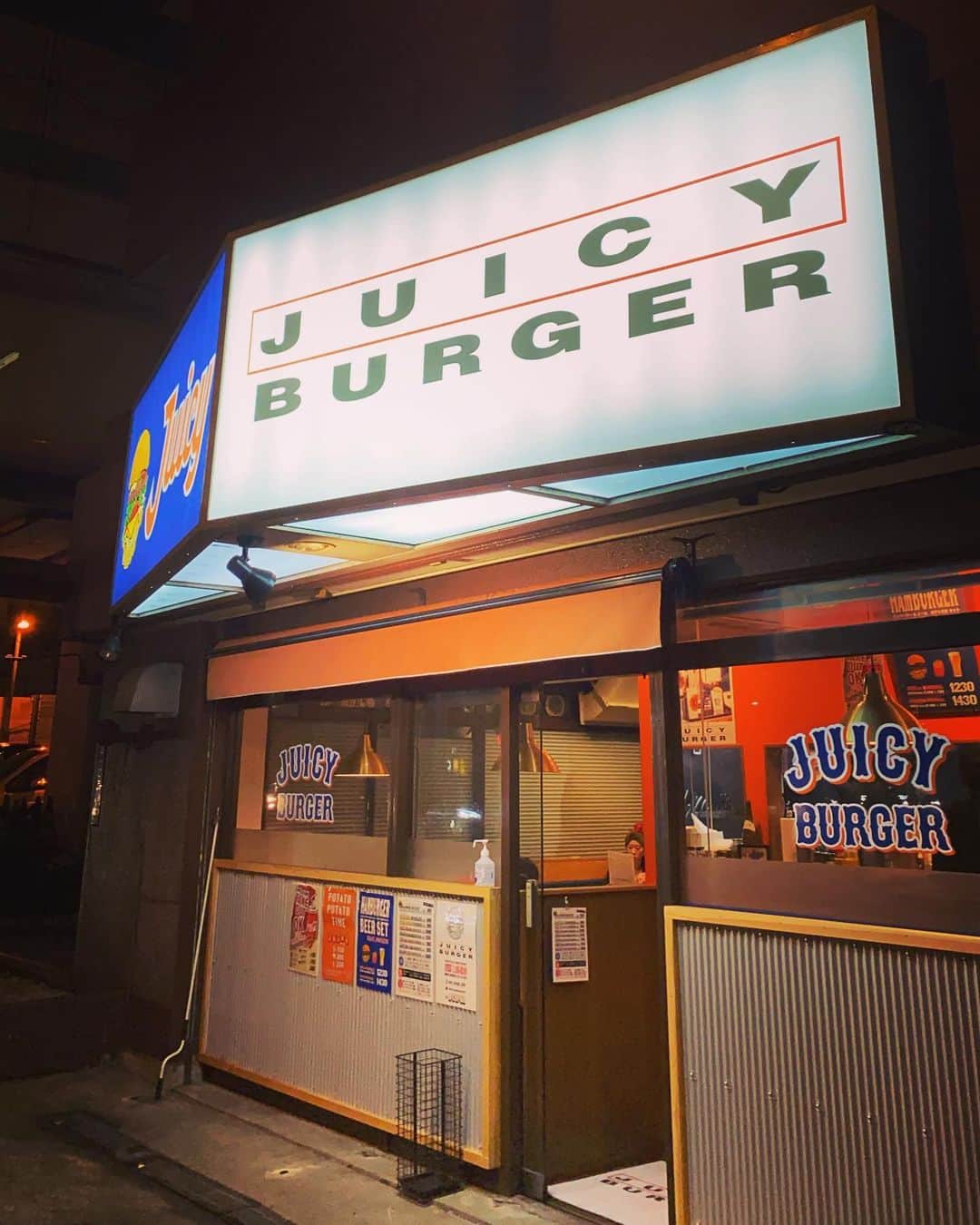 DJ HAZIMEさんのインスタグラム写真 - (DJ HAZIMEInstagram)「🍔🍔🍔🍔🍔 Mega-Gがシェフを務める @juicy_burger_2020  行ってきました🚐 ご馳走様でした😋 #JuicyBurger」11月25日 22時57分 - djhazime