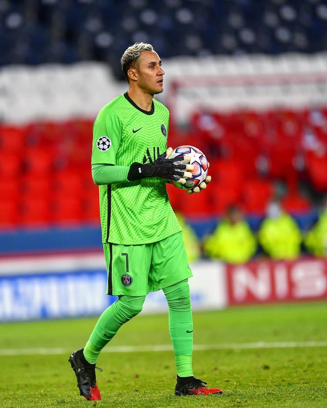 パリ・サンジェルマンFCさんのインスタグラム写真 - (パリ・サンジェルマンFCInstagram)「🧤⚽️ . ⚡️ @keylornavas1 . #PSGRBL #PSG #ParisSaintGermain #Paris #Navas #UCL #Football #ChampionsLeague」11月25日 22時59分 - psg