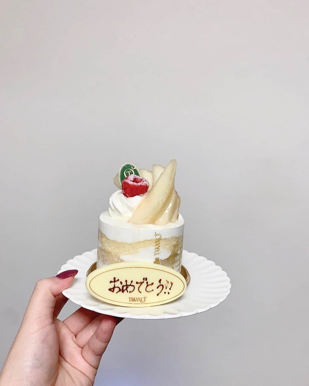 廣川奈々聖のインスタグラム：「ミニアルバムリリース日﻿ オリコンデイリー15位でした！˃̣̣̣̣o˂̣̣̣̣ ☁✨﻿ ﻿ いつも応援してくれる皆に支えられています﻿ 本当にありがとう！﻿ ﻿ ﻿ ﻿ もっと沢山の方に届けられるように、﻿ そして今週土曜日のライブも頑張るぞ！¨̮ ﻿ ﻿ ﻿ ﻿ ﻿ ケーキは家に帰ったらママが用意してくれてた﻿ ラ・フランスのケーキ！﻿ ﻿ ﻿ ﻿ #お祝いケーキ#release#nowonsale#wasuta」