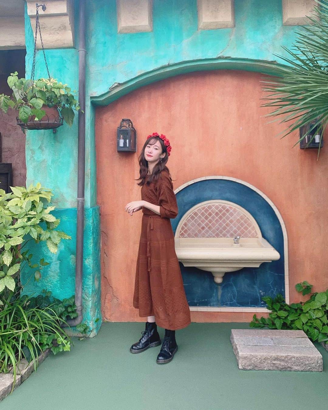 吉田友利恵のインスタグラム：「👗 このワンピースもお気に入りで 沢山着たなぁ。 でぃずにーらんど☺︎ #ゆりえわんぴぃす」
