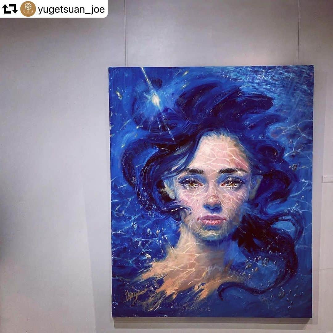 古賀陽子のインスタグラム：「ありがとうございます🥺✨  #repost @yugetsuan_joe ・・・ ひとつ前のpicの挙式でお世話になった、 @floreartistgallery さんにぜひ見て欲しいと紹介してもらった、古賀陽子展。 ・ インスタで予習をしたものの、実物は写真の100万倍素敵でした。 ・ ・ 写真では撮りきれない透明感や、躍動感、オーラが暖かくて体がソワソワしました🌿 ・ ・ 思わず連れて帰りたくなるほど。 ・ 写真と本物は違うと、体感させられました。 ・ —————— 古賀陽子個展 -Nymphの世界- @y.koga7  期間:2020.11.20-12.1 場所:FLORE Artist Gallery 神戸市山本通1-7-9ブーミン北野1F（山幹から北野坂少し上がってすぐ右手側） ・ 是非生で見てみてくださいね✨ ・ ・ #古賀陽子 #油絵 #油彩画家 #精霊 #ギャラリー #フローラアーティストギャラリー #芸術の秋 #北野坂」