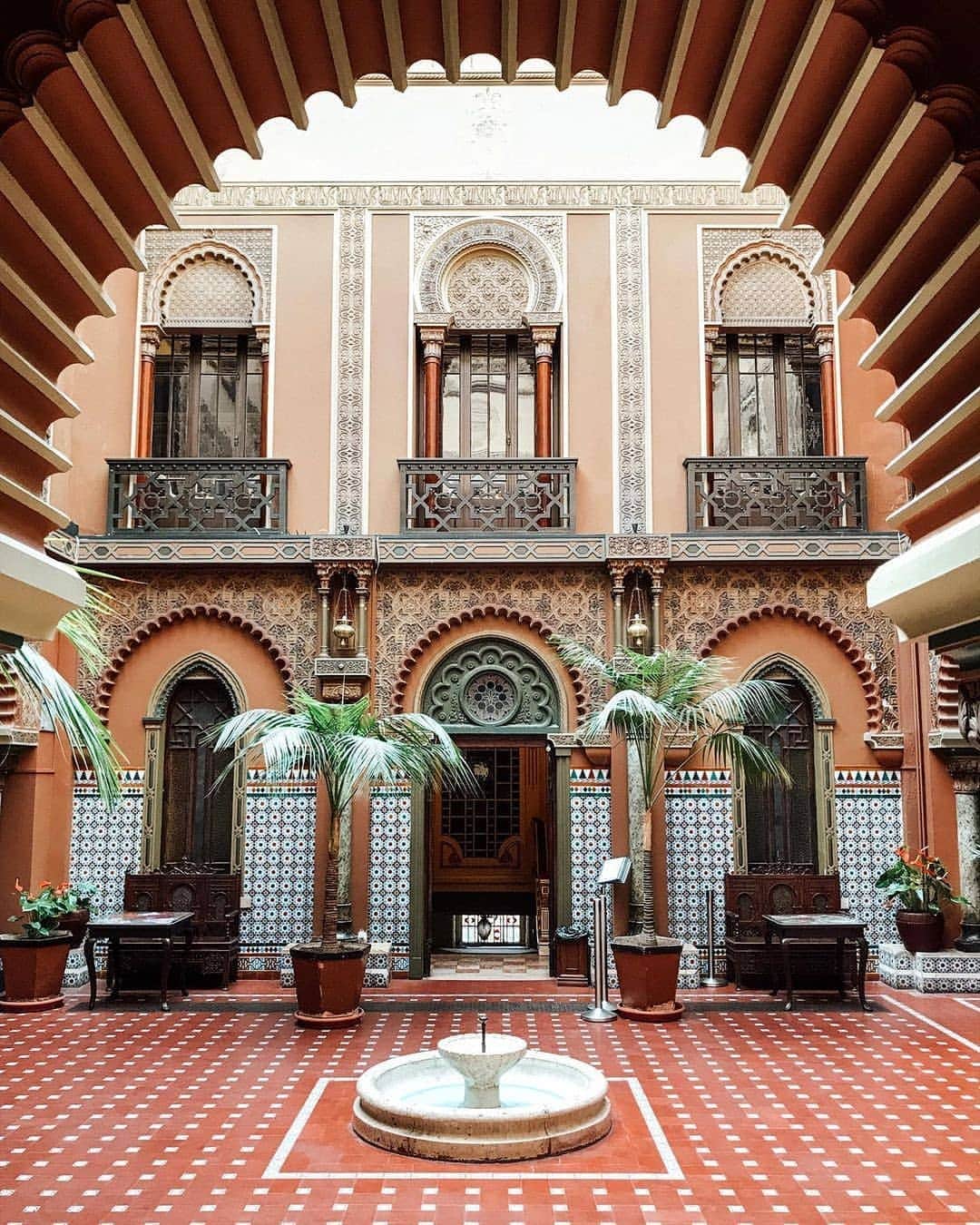 BEAUTIFUL HOTELSさんのインスタグラム写真 - (BEAUTIFUL HOTELSInstagram)「An unassuming facade leading to a palatial experience! 🏰 Casa do Alentejo takes guests by surprise with its Moorish courtyard, a grand entrance that's a feast for the eyes.😍   Their elegant restaurant also awaits, taking you back to the grandeur of the old with chandeliers and ornate furnishings. 👑  Don't forget to try the cuisine from southern Portugal's Alentejo region and their extensive wine list. Cheers!🥂  📸 @ananewyork @andrechaica 📍@casadoalentejo.lisboa Lisbon, Portugal」11月25日 23時07分 - beautifulhotels