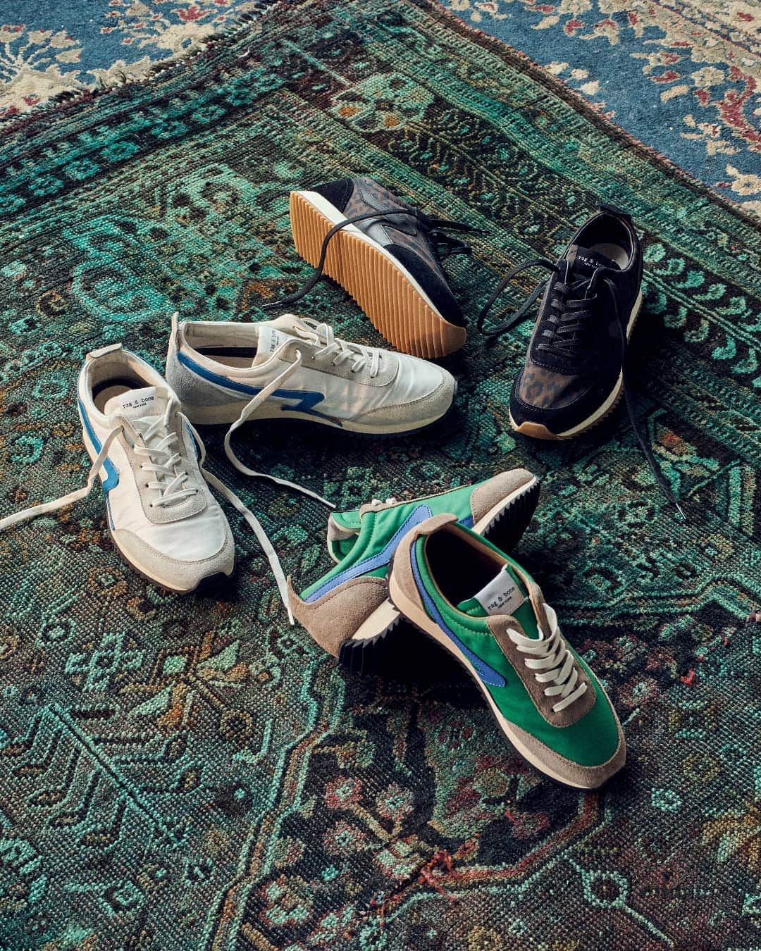 ラグ&ボーンのインスタグラム：「Unwrap a classic. The Retro Runner is our take on an old-school trainer. Uppers are made from 100% recycled plastic materials, trimmed in leather, lined in cotton with a molded footbed and rubber outsole.」