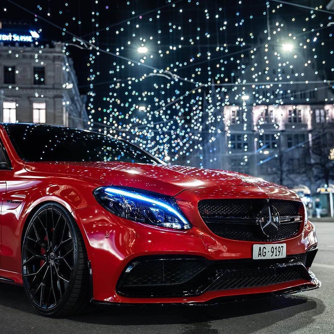 CARLiFESTYLEさんのインスタグラム写真 - (CARLiFESTYLEInstagram)「Red Mercedes C63 S🎄 Hot or Not? Photo by @srs_swissrichstreets #carlifestyle @candy_c63s」11月25日 23時16分 - carlifestyle